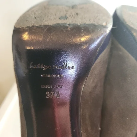 Elegant Brown And Navy Suede Pumps with Red Heel - Picture 5 of 5